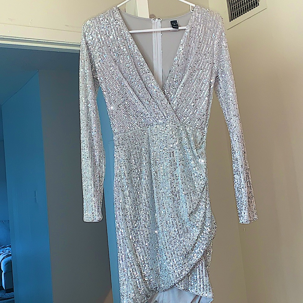 Silver Mid length Long sleeve BADAZZLE dress!💍